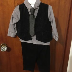 2T boys matching set. Corduroy pants.